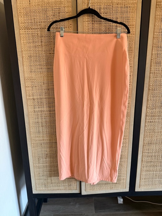 Athleta Dresses & Skirts - Athleta Peach Midi Skirt - Slim Straight Silhouette